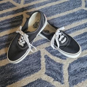 Kids Van's black and white like new size 1.5
